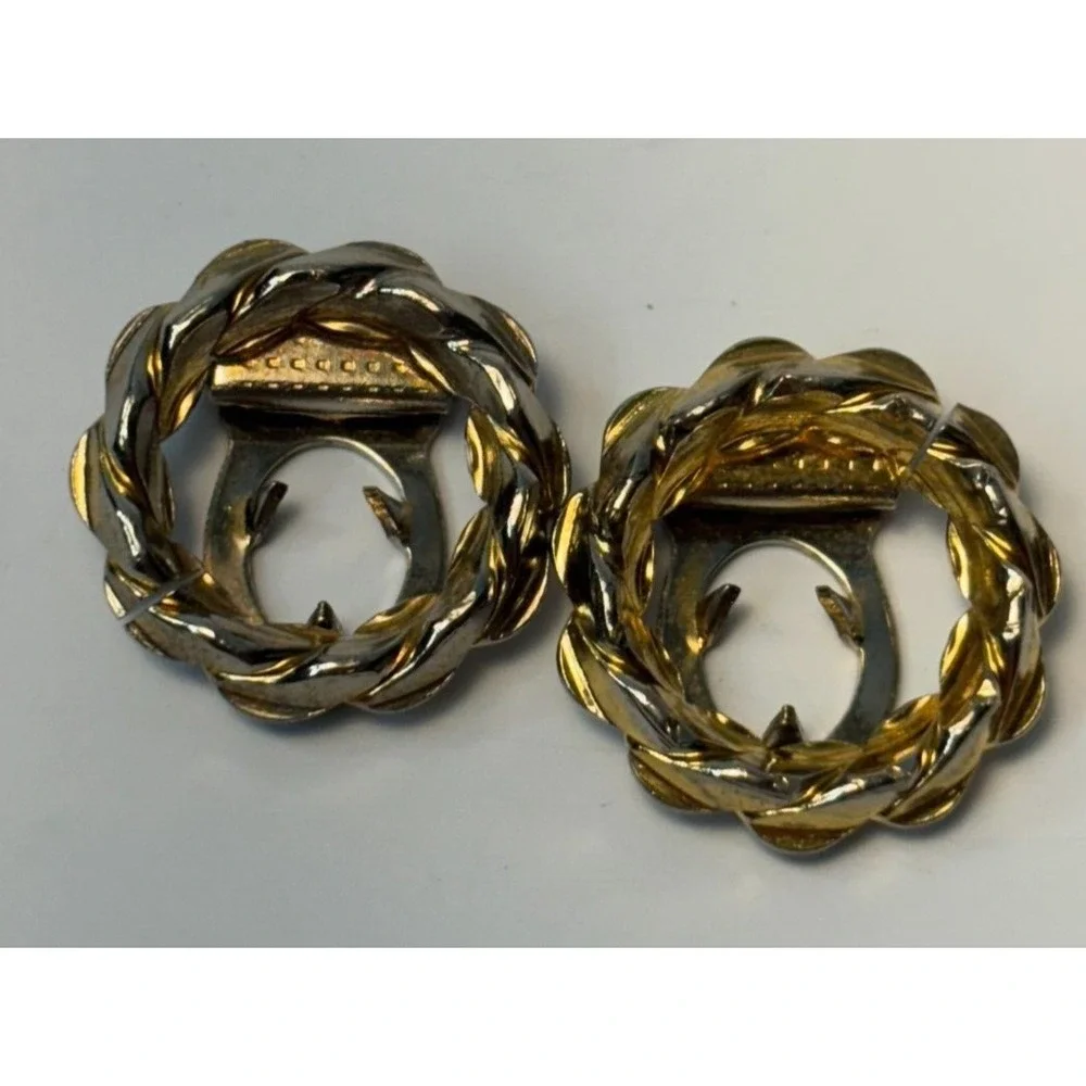 Vintage‎ Dress Or Shoe Clips Mid Century Gold Tone Metal Open Wreath Design